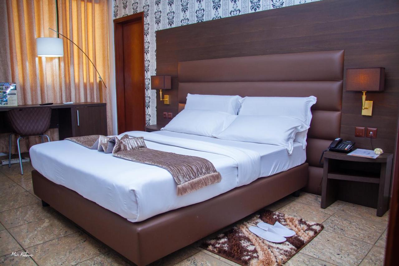 New Heaven Hotel Yaoundé Eksteriør billede